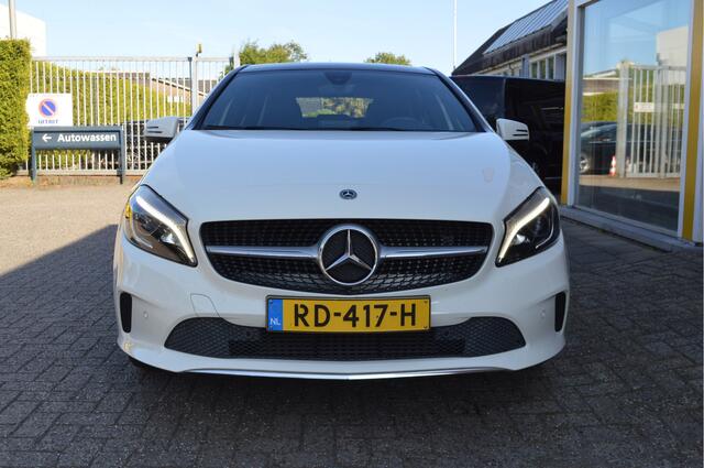 Mercedes-Benz A-KLASSE 180 Urban Automaat Nap / Panorama dak / Drive select / 80000km!!