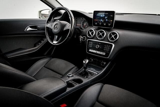 Mercedes-Benz A-KLASSE 160 102 PK Ambition RIJKLAAR INCL: GARANTIE. | Sport Stoelen | 16 inch LMV | Airco | Cr control | Metallic | Navi |