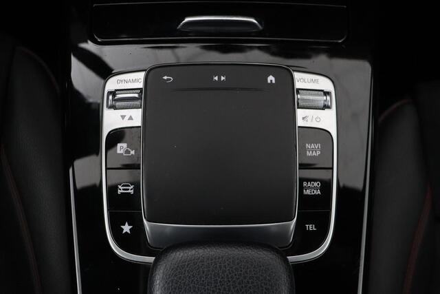 Mercedes-Benz A-KLASSE 180 AMG Night Upgrade | Panoramadak | DAB+ | Widescreen | Stoelverwarming | Camera | Navigatie | Park Assist | Full LED