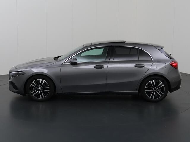 Mercedes-Benz A-KLASSE 180 Business Line |Elektrisch glazen panorama-dak| Getint glas | 2 zone clima | widescreen | Stoelverwarming