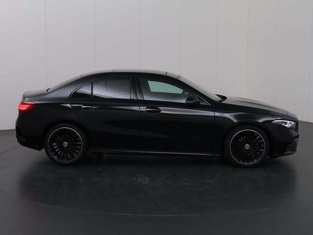 Mercedes-Benz A-KLASSE 180 Limousine Star Edition AMG Line | Night pakket | Camera | Panoramadak |