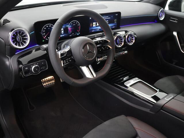 Mercedes-Benz A-KLASSE 180 Limousine Star Edition AMG Line | Night pakket | Camera | Panoramadak |