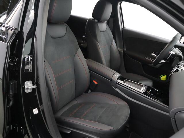 Mercedes-Benz A-KLASSE 180 Limousine Star Edition AMG Line | Night pakket | Camera | Panoramadak |