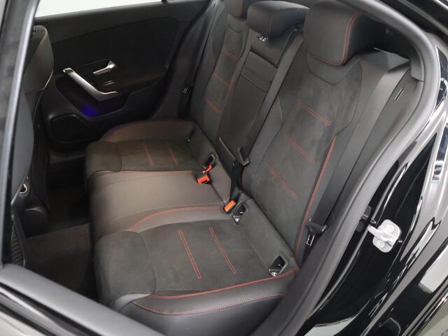 Mercedes-Benz A-KLASSE 180 Limousine Star Edition AMG Line | Night pakket | Camera | Panoramadak |
