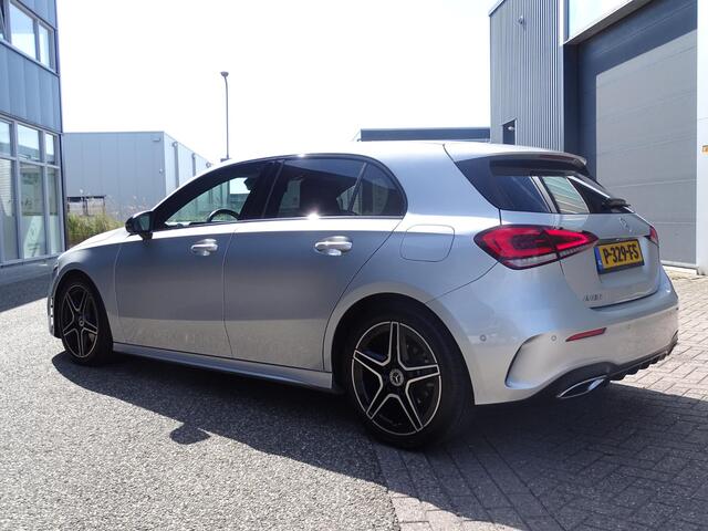 Mercedes-Benz A-KLASSE 180 Business Solution AMG Automaat, Camera, Sfeerverlichting, Navigatie, Multimedia, Airco/ECC, CruiseControl, Leder/Alcantara, Parkeersensoren, LM-velgen