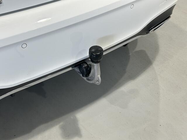Mercedes-Benz A-KLASSE 250e AMG // Panormadak // Leder // Trekhaak // Distronic // Sfeerverlichting // Stoelverwarming
