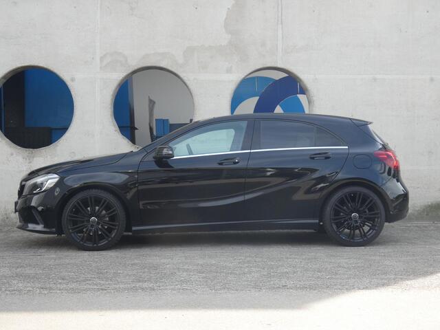 Mercedes-Benz A-KLASSE 180 AMG Night Edition Plus | TREKHAAK | NAVIGATIE | ACHTERUITRIJCAMERA |
