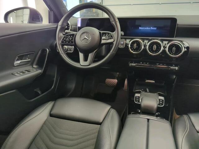 Mercedes-Benz A-KLASSE 180 Business Solution NL AUTO | WIDESCREEN | CAMERA | HALF LEDER | TREKHAAK |