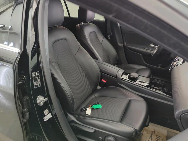 Mercedes-Benz A-KLASSE 180 Business Solution NL AUTO | WIDESCREEN | CAMERA | HALF LEDER | TREKHAAK |