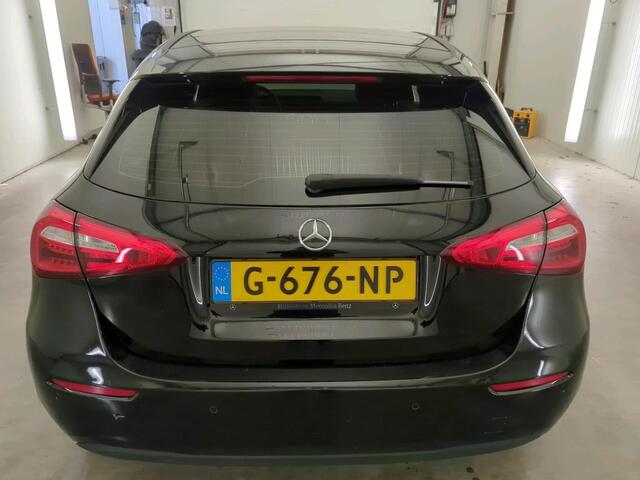 Mercedes-Benz A-KLASSE 180 Business Solution NL AUTO | WIDESCREEN | CAMERA | HALF LEDER | TREKHAAK |