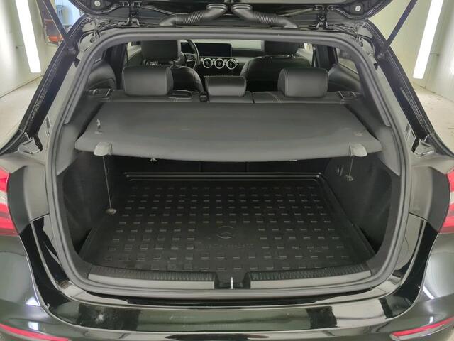 Mercedes-Benz A-KLASSE 180 Business Solution NL AUTO | WIDESCREEN | CAMERA | HALF LEDER | TREKHAAK |