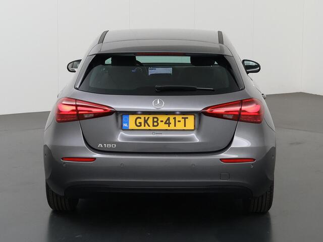 Mercedes-Benz A-KLASSE 180 Star Edition Stoelverwarming | 2x groot scherm | Led verl. | spiegelpakket | Achteruitrij camera |