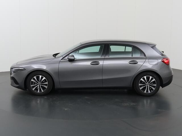 Mercedes-Benz A-KLASSE 180 Star Edition Stoelverwarming | 2x groot scherm | Led verl. | spiegelpakket | Achteruitrij camera |