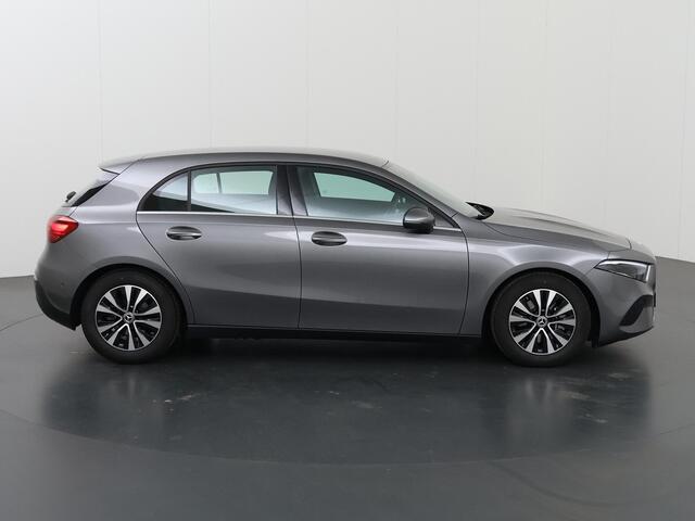 Mercedes-Benz A-KLASSE 180 Star Edition Stoelverwarming | 2x groot scherm | Led verl. | spiegelpakket | Achteruitrij camera |
