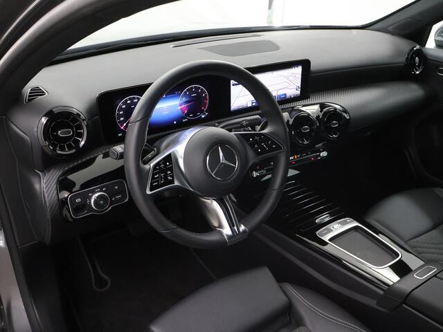 Mercedes-Benz A-KLASSE 180 Star Edition Stoelverwarming | 2x groot scherm | Led verl. | spiegelpakket | Achteruitrij camera |