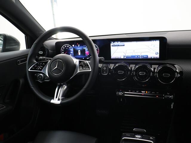 Mercedes-Benz A-KLASSE 180 Star Edition Stoelverwarming | 2x groot scherm | Led verl. | spiegelpakket | Achteruitrij camera |