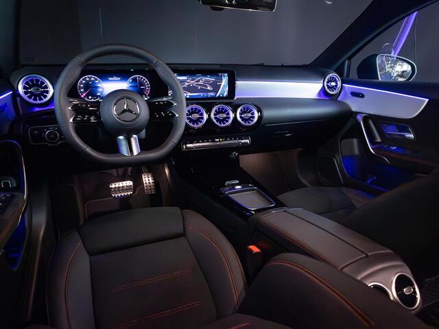 Mercedes-Benz A-KLASSE Hatchback 250 e Star Edition AMG Line | Panorama dak