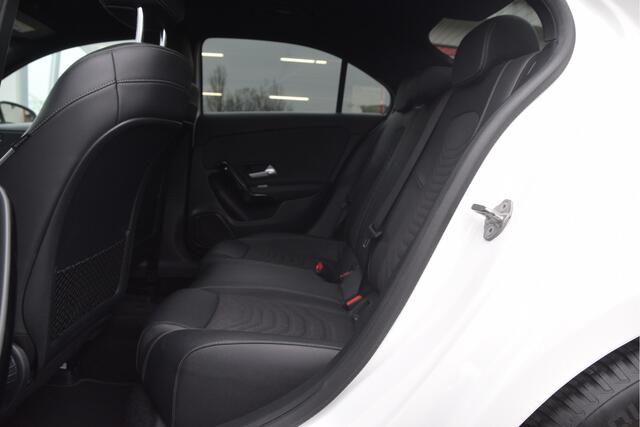 Mercedes-Benz A-KLASSE 200 Business Solution LED | Keyless | Digitaal dashboard | Stoelverwarming | LMV