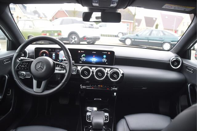 Mercedes-Benz A-KLASSE 200 Business Solution LED | Keyless | Digitaal dashboard | Stoelverwarming | LMV