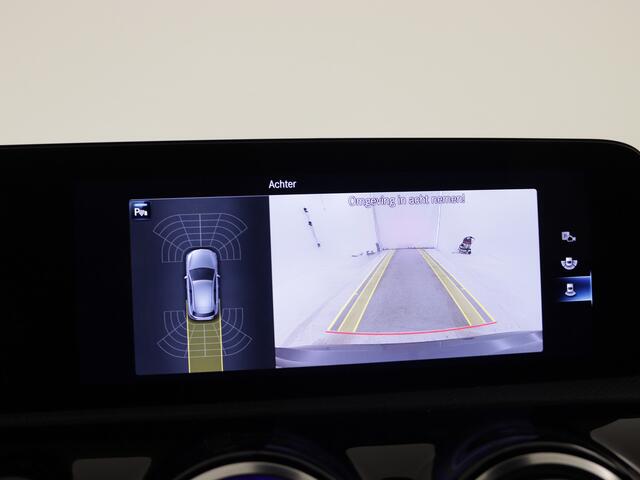 Mercedes-Benz A-KLASSE 180 AMG Line | Nightpakket | Sfeerverlichting | Stoelverwarming | inclusief 24 maanden MB Certified garantie voor europa
