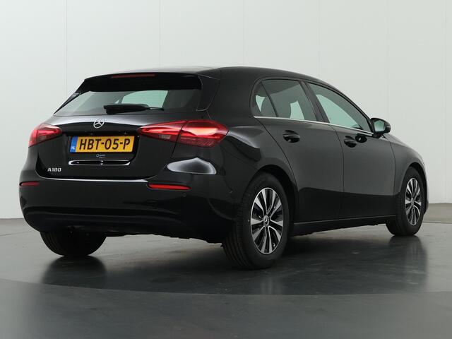 Mercedes-Benz A-KLASSE 180 Star Edition | Widescreen | Achteruitrijcamera | Led-koplampen | Parkeer assistent | Stoelverwarming |