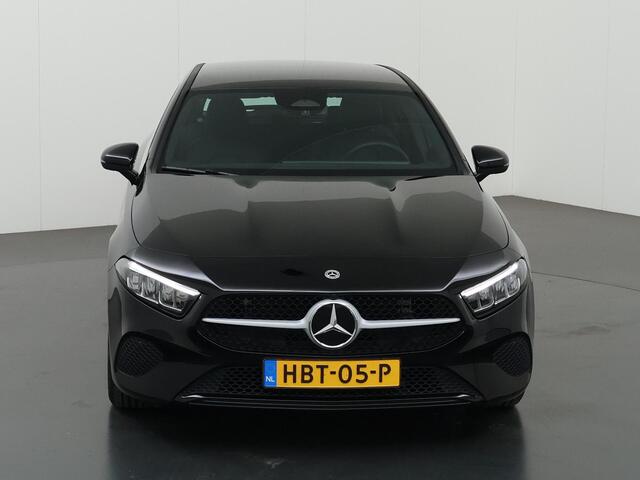 Mercedes-Benz A-KLASSE 180 Star Edition | Widescreen | Achteruitrijcamera | Led-koplampen | Parkeer assistent | Stoelverwarming |