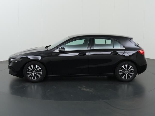 Mercedes-Benz A-KLASSE 180 Star Edition | Widescreen | Achteruitrijcamera | Led-koplampen | Parkeer assistent | Stoelverwarming |