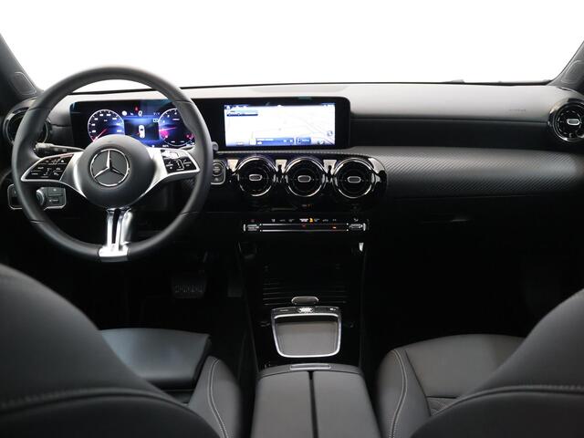 Mercedes-Benz A-KLASSE 180 Star Edition | Widescreen | Achteruitrijcamera | Led-koplampen | Parkeer assistent | Stoelverwarming |