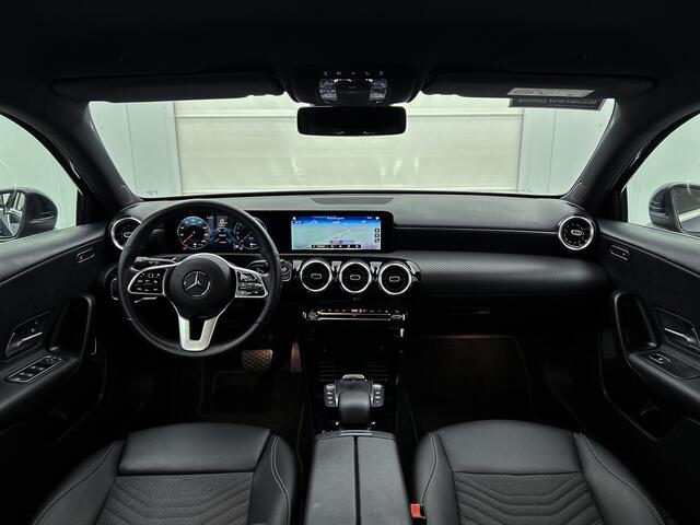 Mercedes-Benz A-KLASSE 250 e Plug-In Hybride | Auto Show Tilburg | Lichtmetalen velgen | MBUX wide screen | Navigatie \ Parking support met camera achter | Inclusief 24 maanden MB Certified garantie voor Europa.