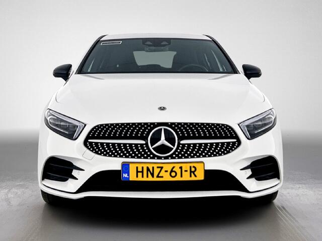 Mercedes-Benz A-KLASSE 250 e AMG Plug-In Hybride Auto Show Tilburg | 5 spaaks lichtmetalen velgen | MBUX wide screen | Navigatie | Parking support met camera achter | Inclusief 24 maanden Mercedes-Benz Certified garantie voor Europa.