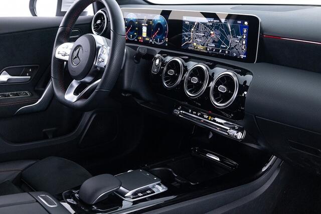Mercedes-Benz A-KLASSE 180 Business Solution AMG Automaat *HEMELVAART OPEN v.a 11u tot 17u*