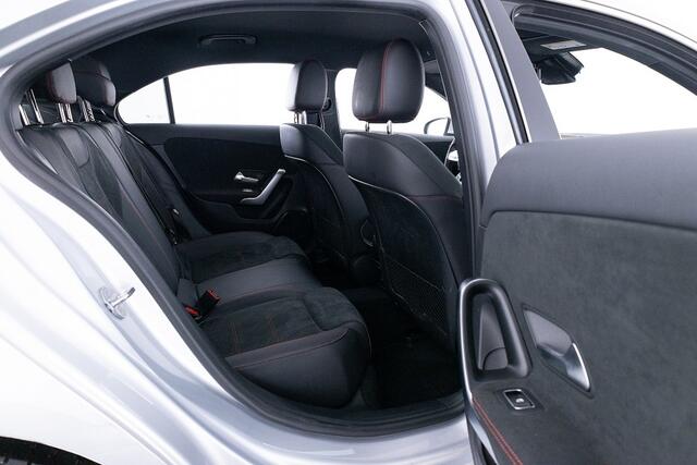 Mercedes-Benz A-KLASSE 180 Business Solution AMG Automaat *HEMELVAART OPEN v.a 11u tot 17u*