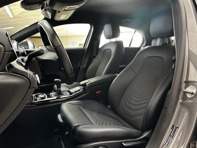 Mercedes-Benz A-KLASSE 160 Business Solution/ 16''LMV/ Zwarte Hemel!/ Camera/ Apple+Android/ Virtual Cockpit/ Keyless GO/ Clima/ Navi/ Cruise/ Bluetooth/ Multi.LEDER.Stuur/ Elek.Pakket/ Isofix/ PDC V+A.