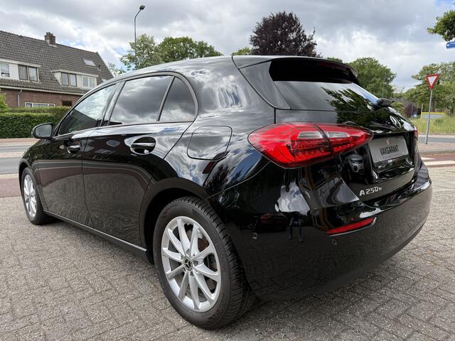 Mercedes-Benz A-KLASSE 250 e Plug-in Hybrid Aut., Clima | Navi & CarPlay | Pdc