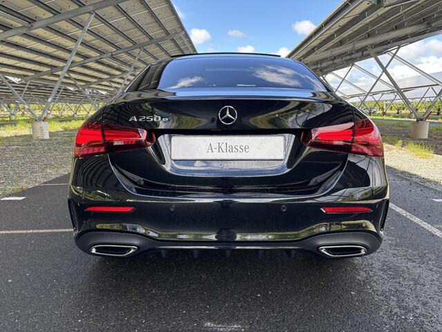 Mercedes-Benz A-KLASSE 250 e Business Solution AMG | Night | Panoramadak | Stoelverwarming | Sfeerverlichting | 360 camera |