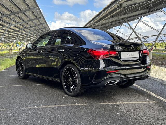 Mercedes-Benz A-KLASSE 250 e Business Solution AMG | Night | Panoramadak | Stoelverwarming | Sfeerverlichting | 360 camera |