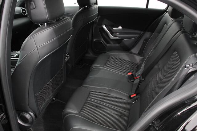 Mercedes-Benz A-KLASSE 200 Aut 7-DCT Progressive Navigatie Camera Adaptive Cruise Control Keyless Go Lane Assist Verkeersbord Herkenning