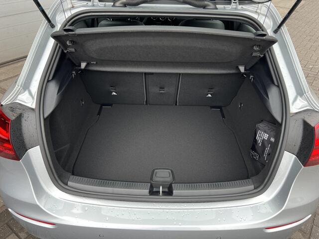 Mercedes-Benz A-KLASSE 180 Star Edition LIMITED | Apple CarPlay | Android Auto | Volledig Digitaal Display | Stoelverwarming | Parkeersensoren | Achteruitrijcamera | Elektrisch Inklapbare Buitenspiegels