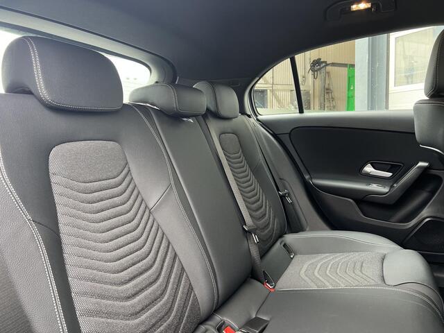 Mercedes-Benz A-KLASSE 180 Star Edition LIMITED | Apple CarPlay | Android Auto | Volledig Digitaal Display | Stoelverwarming | Parkeersensoren | Achteruitrijcamera | Elektrisch Inklapbare Buitenspiegels