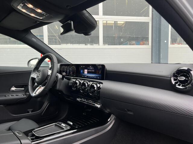 Mercedes-Benz A-KLASSE 180 Star Edition LIMITED | Apple CarPlay | Android Auto | Volledig Digitaal Display | Stoelverwarming | Parkeersensoren | Achteruitrijcamera | Elektrisch Inklapbare Buitenspiegels