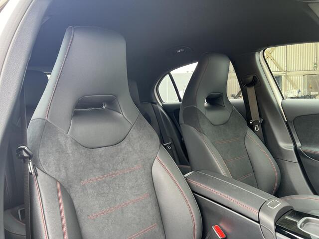 Mercedes-Benz A-KLASSE 180 Star Edition AMG LIMITED | Night Pakket | Donkergetint Glas Achter | Sfeerverlichting | Stoelverwarming | Parkeersensoren | Achteruitrijcamera | Elektrisch Inklapbare Buitenspiegels