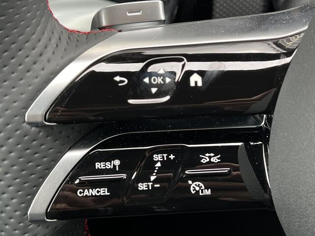 Mercedes-Benz A-KLASSE 180 Star Edition AMG LIMITED | Night Pakket | Donkergetint Glas Achter | Sfeerverlichting | Stoelverwarming | Parkeersensoren | Achteruitrijcamera | Elektrisch Inklapbare Buitenspiegels