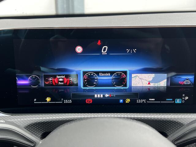 Mercedes-Benz A-KLASSE 180 Star Edition AMG LIMITED | Night Pakket | Donkergetint Glas Achter | Sfeerverlichting | Stoelverwarming | Parkeersensoren | Achteruitrijcamera | Elektrisch Inklapbare Buitenspiegels