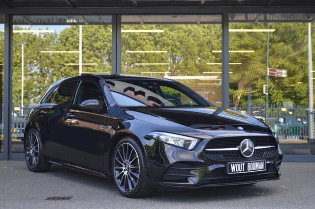 Mercedes-Benz A-KLASSE 180 AMG Led Panorama Widescreen Sfeer Camera Night Augmented Pdc