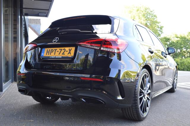 Mercedes-Benz A-KLASSE 180 AMG Led Panorama Widescreen Sfeer Camera Night Augmented Pdc