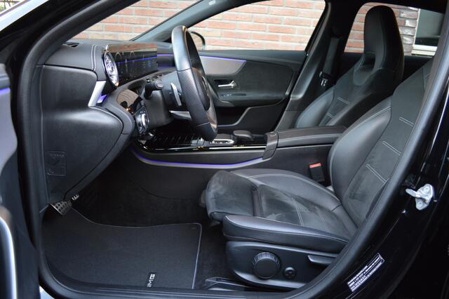 Mercedes-Benz A-KLASSE 180 AMG Led Panorama Widescreen Sfeer Camera Night Augmented Pdc