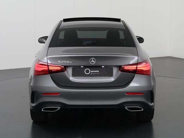 Mercedes-Benz A-KLASSE 250 e Limousine AMG Line Panoramadak | 19" AMG Velgen | MULTIBEAM LED-koplampen | Night-pakket