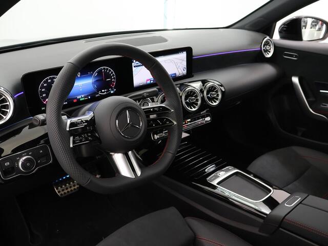 Mercedes-Benz A-KLASSE 250 e Limousine AMG Line Panoramadak | 19" AMG Velgen | MULTIBEAM LED-koplampen | Night-pakket