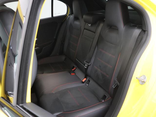 Mercedes-Benz A-KLASSE 180 Business Solution AMG | Panoramadak | Night | Keyless | Achteruitrijcamera | Multibeam Led | Apple carplay/Android auto | Sfeerverlichting | Advanced sound system