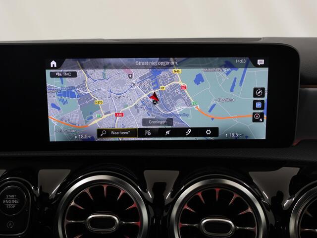Mercedes-Benz A-KLASSE 180 Business Solution AMG | Panoramadak | Night | Keyless | Achteruitrijcamera | Multibeam Led | Apple carplay/Android auto | Sfeerverlichting | Advanced sound system
